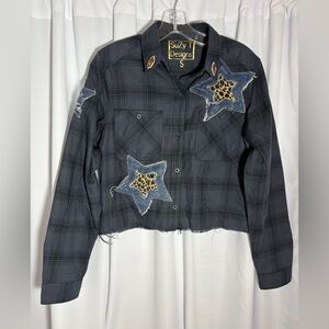 SUZY T DESIGNS Grey Plaid Flannel Shirt/Jacket w/Star Embellishments Sz Small